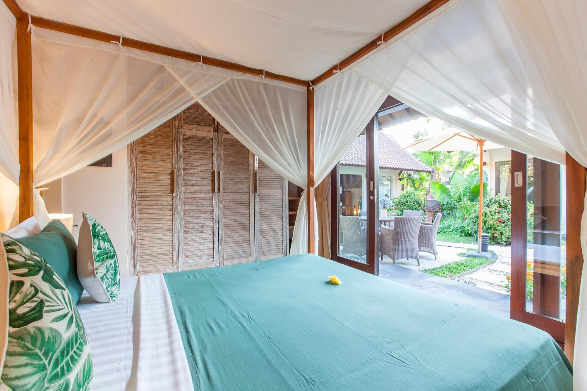 Chantal-intimate In Villa Seminyak (Bali)