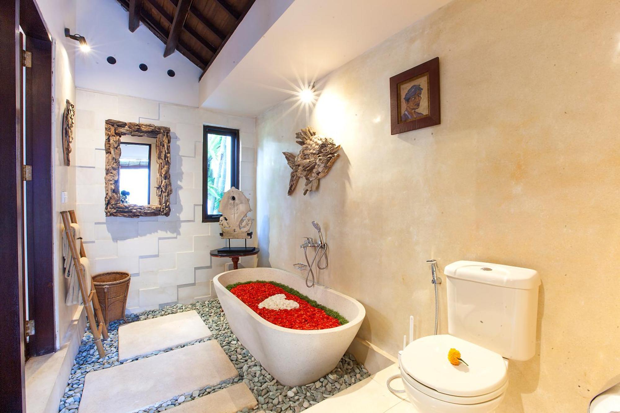 Chantal-intimate In Villa Seminyak (Bali)